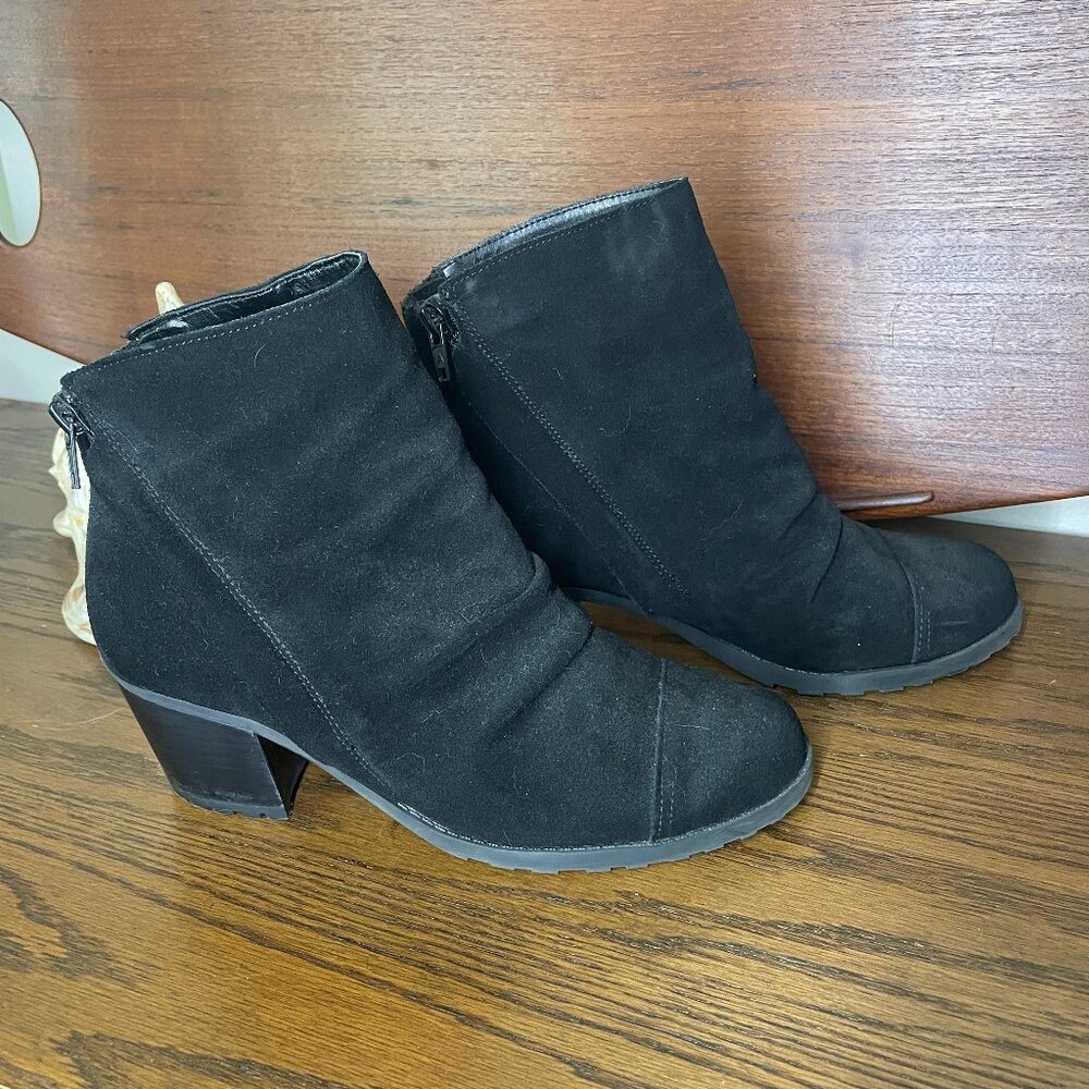 AEROSOLES Province Black Suede Ankle Booties size 7.5